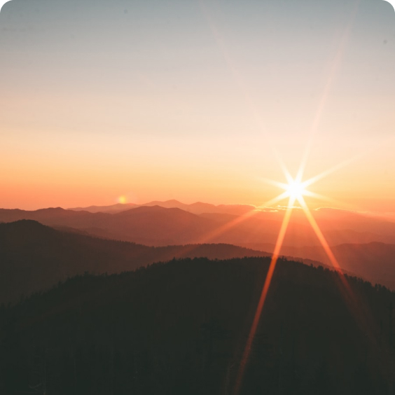 Montanhas Care com montanhas e por do sol
